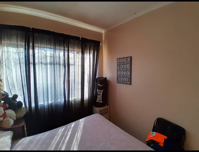8 BEDROOM FREEHOLD FOR SALE IN BO-DORP